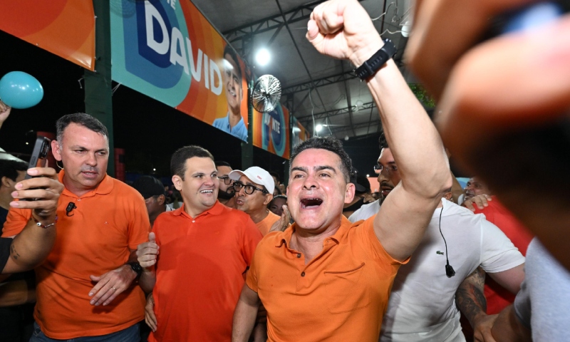 David Almeida sai na frente e tem candidatura aprovada pelo TRE