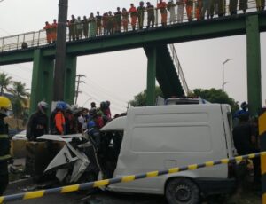 Urgente: grave ac1dente na Torquato Tapajós deixa trânsito caótico e vítima presa nas ferragens; veja vídeo