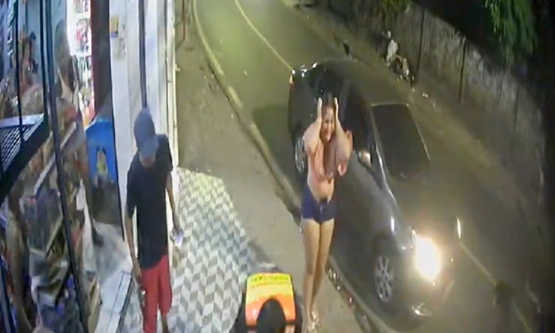 Grave: mulher com b3bê no colo é atropel4d4 por motoboy na Compensa; veja vídeo