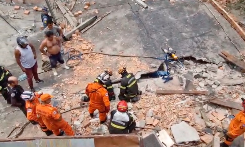 Urgente: laje desaba na Cidade Nova e deixa um pedreiro m0rt0 e outros fer1dos; veja vídeos