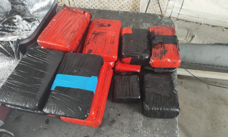Mais de 20 kg de cocaína são apreendidos dentro de máquina de embarcação em Coari