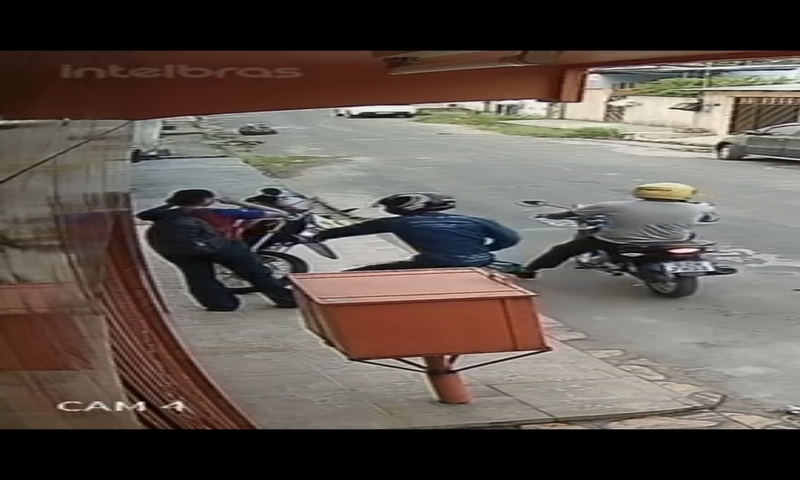 Câmera registra dupla ass4ltando estudante no Colônia Terra Nova