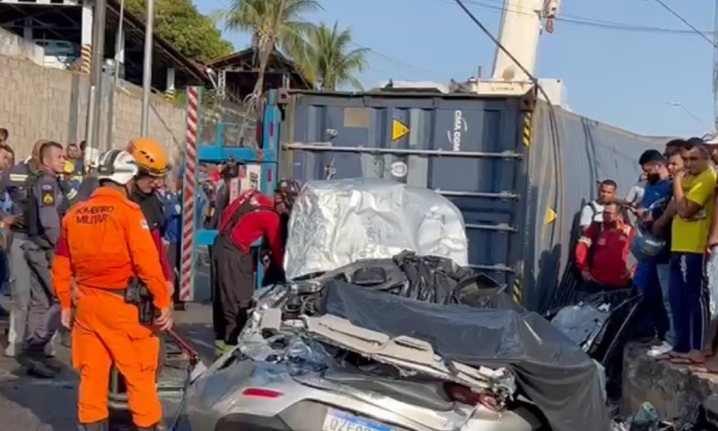 Após ac1dente com vítima fat4l, motorista de carreta foge em Manaus; veja vídeos