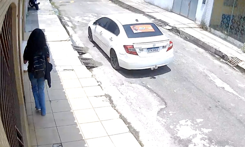 Câmeras de segurança flagram criminos0s tentando sequestrar adolescente; veja vídeo