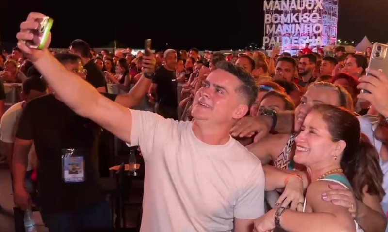 Prefeito David Almeida é ovacionado no Festival Passo a Passo 2024 em Manaus: “já ganhou”; veja vídeo