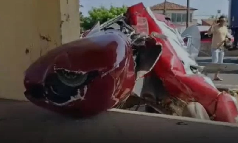 Avião de pequeno porte cai e deixa duas pessoas gravemente fer1d4s