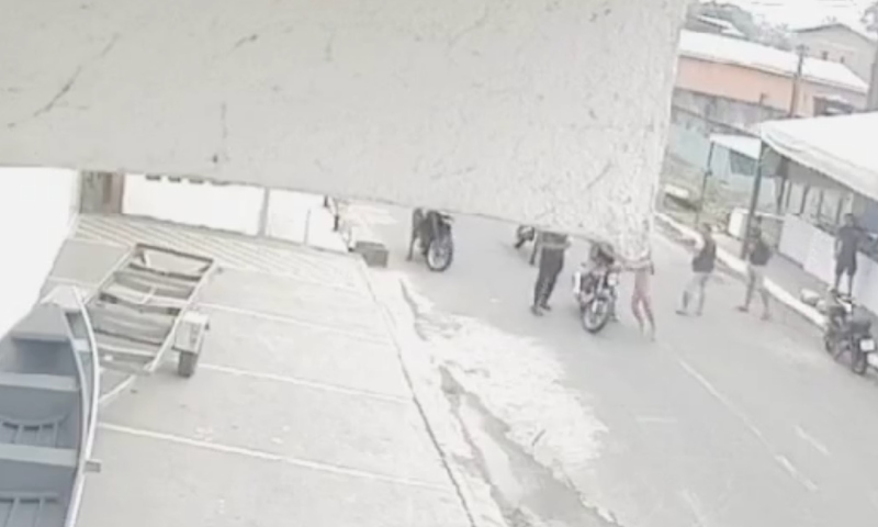 Veja momento em que homem m4ta a ex-esposa a f4c4das na frente da filha, em Lábrea