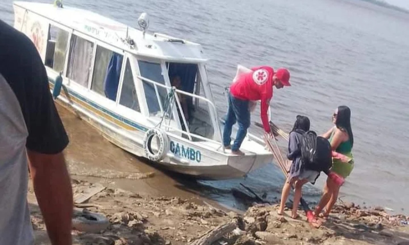 Denúncia: ambulancha de Parintins é usada para transportar material de campanha de Mateus Assayag