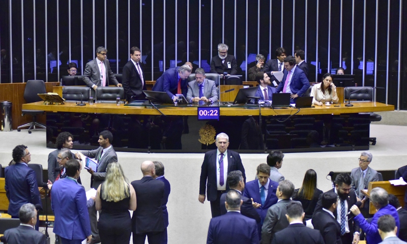 Câmara acelera votação de projetos de desoneração da folha e dívida dos estados