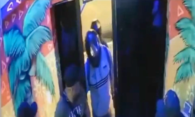 Sem dó nem piedade: p1stoleir0s invadem bar e m4tam clientes durante t1roteio; veja vídeo