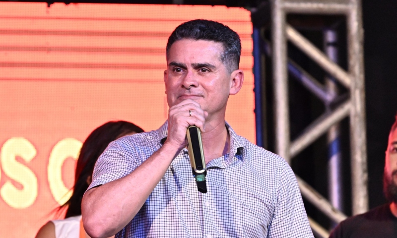 ”Confio primeiramente em Deus, no meu trabalho e na força do povo”, diz David Almeida em reunião na zona Centro-Sul de Manaus