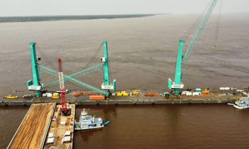 Píer flutuante é instalado em Itacoatiara e começa a operar para evitar prejuízo bilionário da estiagem