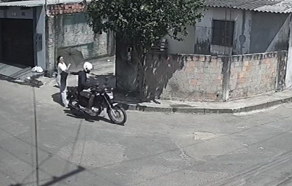 Jovem é arrast4d4 por ladrã0 durante ass4lto violent0 no Tarumã; veja vídeo
