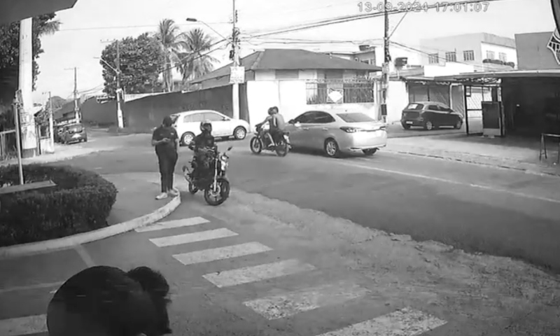 Veja momento que principal alvo de tirotei0 no Parque 10 leva rajad4 de tir0s