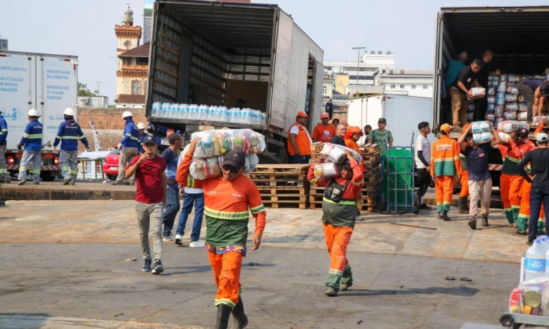 Prefeitura de Manaus leva ajuda humanitária a 43 comunidades ribeirinhas afetadas pela seca