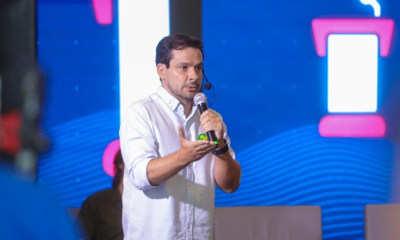 Alberto Neto critica aumentos de impostos e cutuca Roberto Cidade