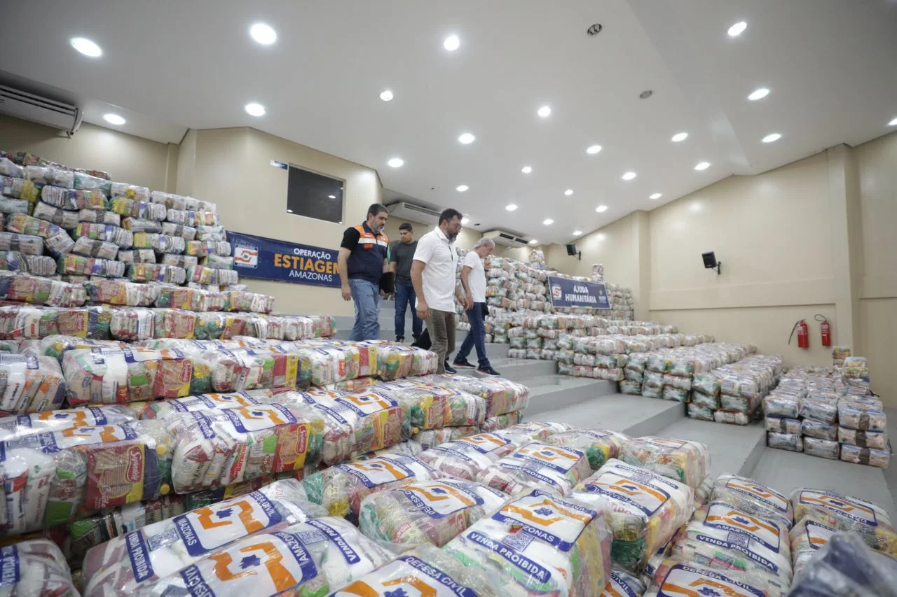 Wilson Lima entrega ajuda humanitária e anuncia atendimentos de saúde para municípios do baixo Amazonas