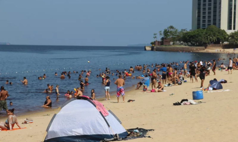 Manaus entra em estado de ‘atenção’ e praia da Ponta Negra é interditada para banhistas