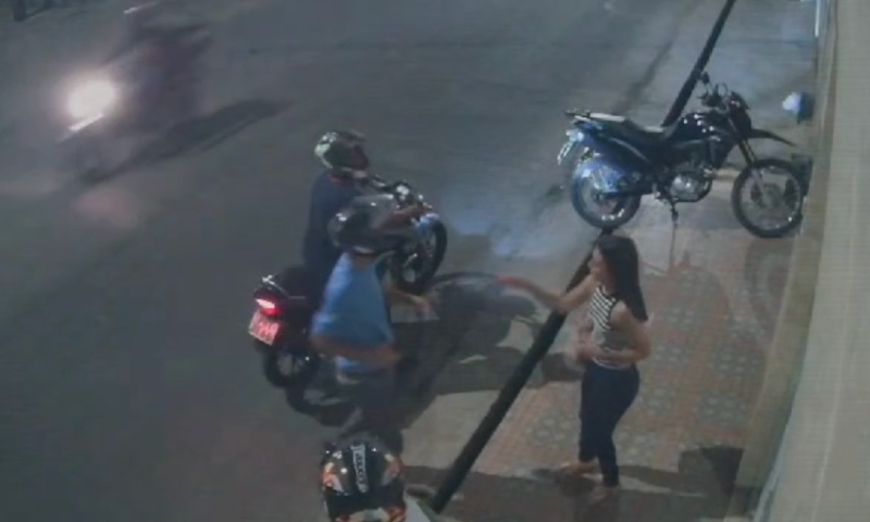 Bandidos tocam o terror durante assalto no Novo Aleixo; veja vídeos
