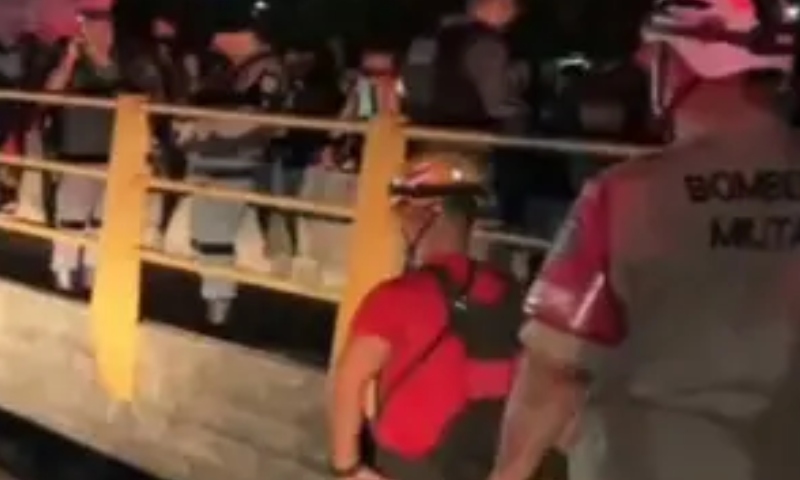 Urgente: corp0 amarr4do com cordas é encontrado boiando em igarapé de Manaus