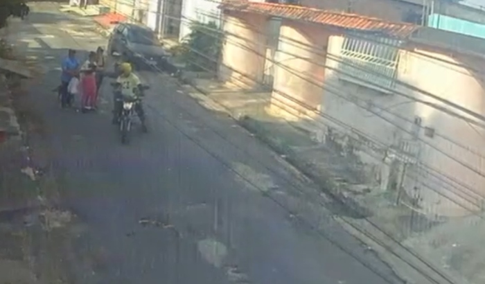 Bandidos tocam o terr0r e assaltam trabalhadoras na zona Norte de Manaus; veja vídeo