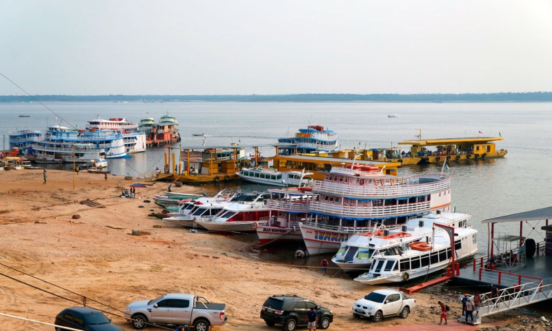Seca extrema: embarcações suspendem navegação nos rios do Amazonas