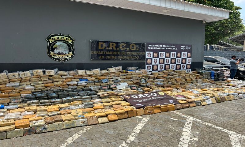 Caminhão carregado com mais de 2 toneladas de drog4s é apreendido no Armando Mendes