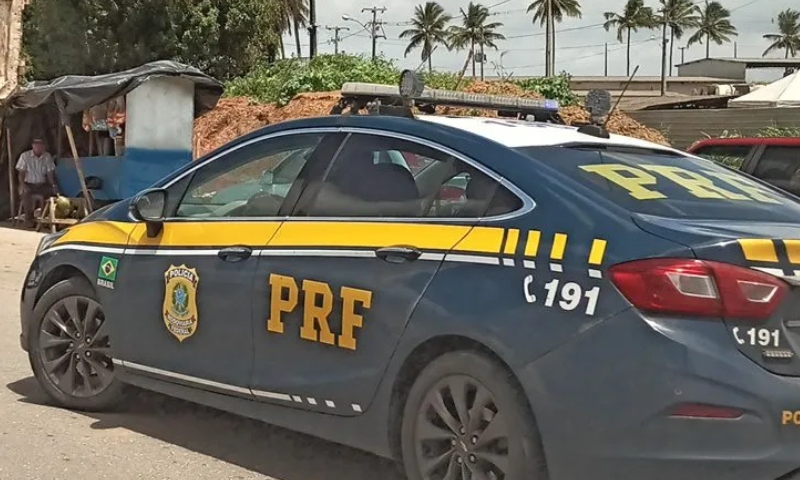 “Pai do ano”: motorista abandona filho de 3 anos ao fugir de fiscalização da PRF