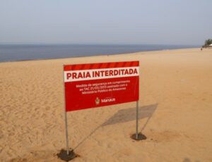 Estiagem: praia da Ponta Negra continua interditada para banho por conta da seca