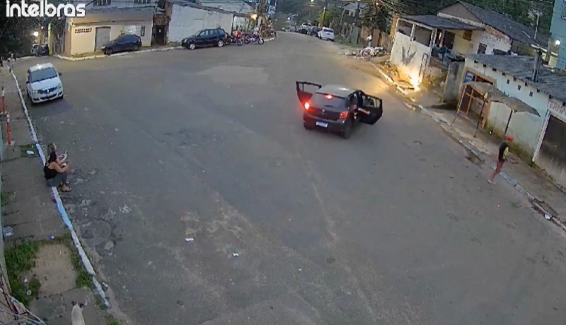 “Ficou mais fur4do que peneira”: veja momento em que homem é cr1vado de b4las; vídeo