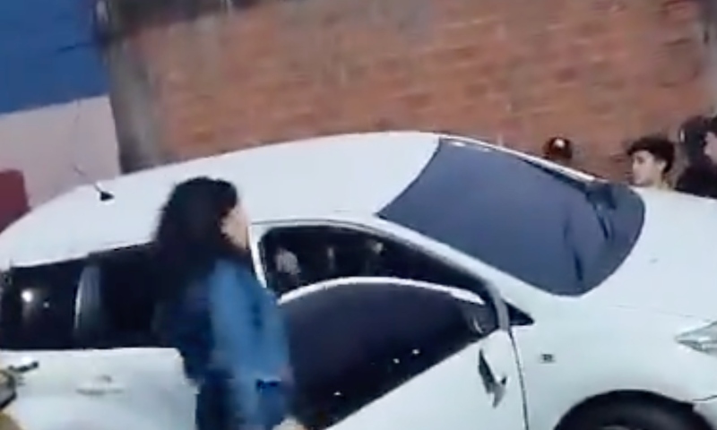 Surpresa da fiel: novinhas saem no s0c0 por homem casado e acabam sendo atr0pel4das na Cidade Nova; veja vídeo