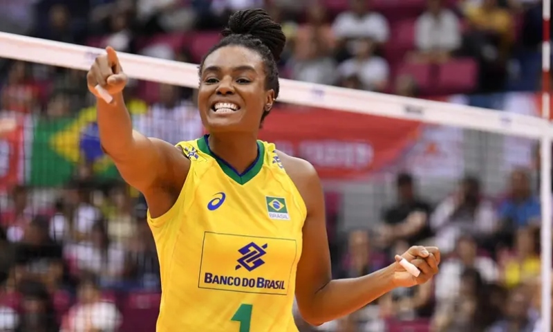 Bicampeã olímpica do vôlei feminino, Fabi Claudino anuncia aposentadoria