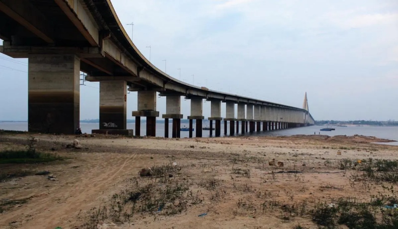 Rio Negro atinge 14,11 metros e se aproxima de seca histórica de 2023: “faltam apenas 141 centímetros”; veja vídeo