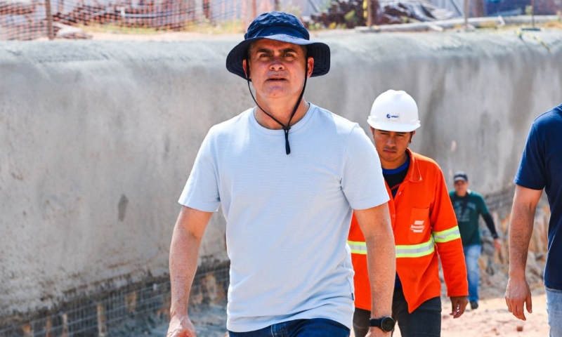 Prefeito David Almeida vistoria obra do complexo viário Rei Pelé com entrega prevista para dezembro