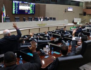 Declaração de patrimônio de vereadores em Manaus faz população levantar suspeitas: "tem coisa errada aí"; veja