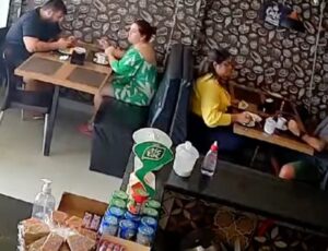 "Tir0teio frenético: policial herói impede bandido de assaltar de padaria; veja vídeo
