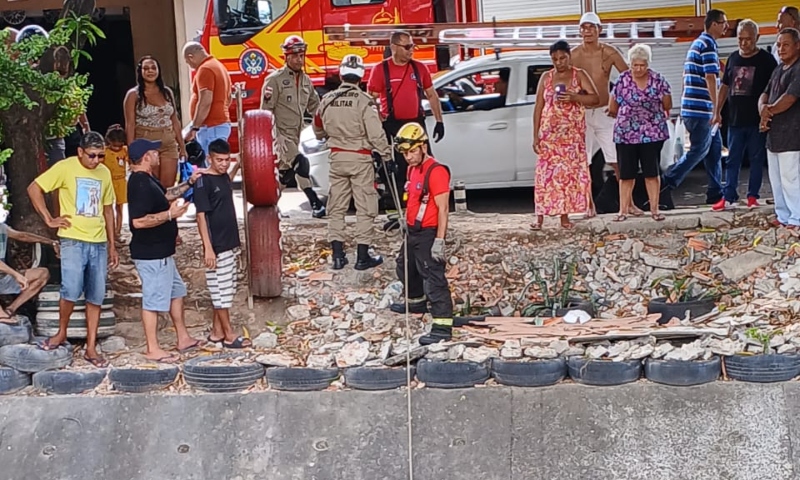 Com sinais de esp4ncamento, homem é am4rrado e j0gado para m0rrer em igarapé de Manaus; veja