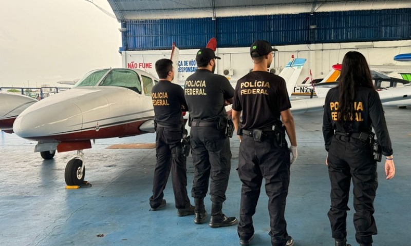 Malotes de dinheiro: PF apreende quase R$ 1 milhão dentro de avião no Aeroclube de Manaus