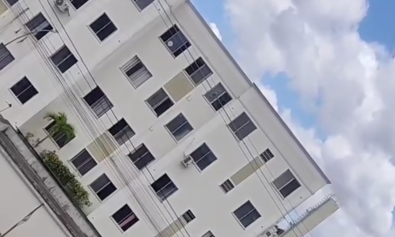 Urgente: policial chega em casa, encontra a esposa na c4ma com outr0 e o pi0r acontece; veja vídeo