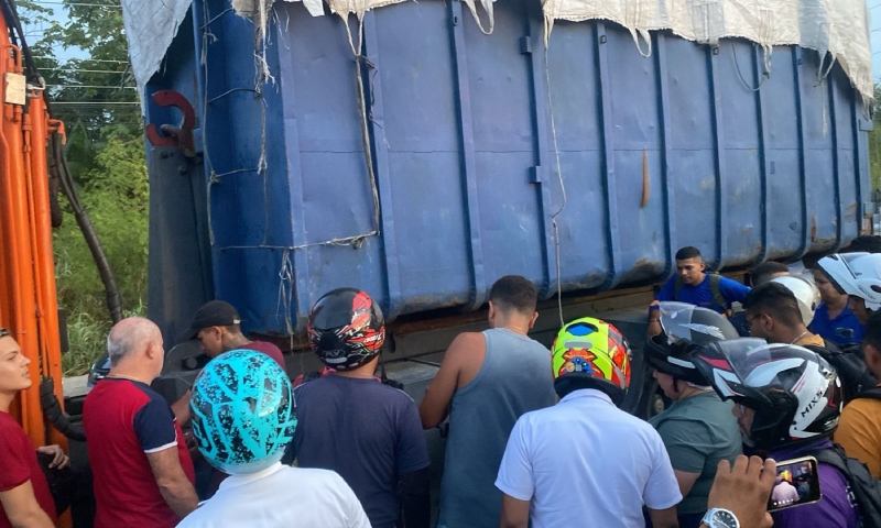 Urgente: motoqueira m0rre em grave ac1dente no Distrito Industrial; veja vídeo