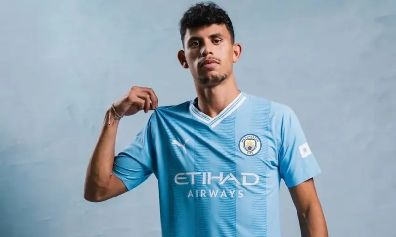 Brasileiro do Manchester City é preso na Espanha acusado de roubo