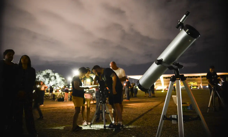 Cometa passará perto da Terra pode ser visto no Brasil