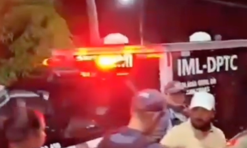 “Não me deixa, pelo amor de Deus!”: mãe se desespera ao ver filha m0rta durante ac1dente em Manaus; veja vídeos