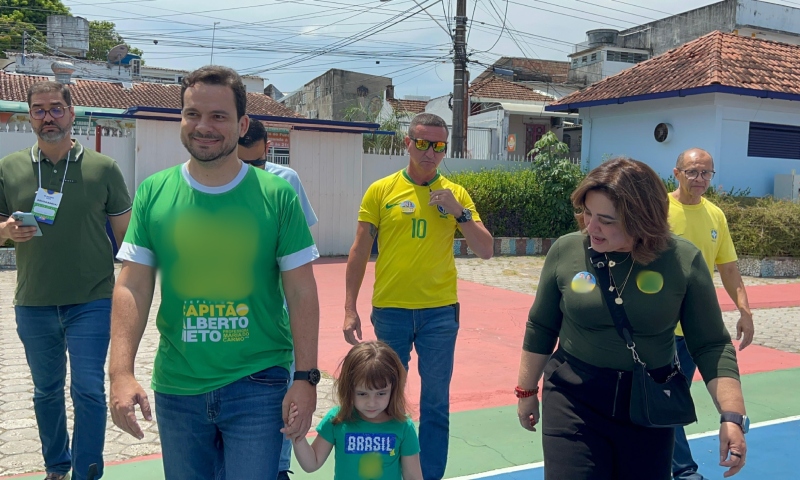 Capitão Alberto Neto vota no Centro de Manaus e diz que está confiante no segundo turno