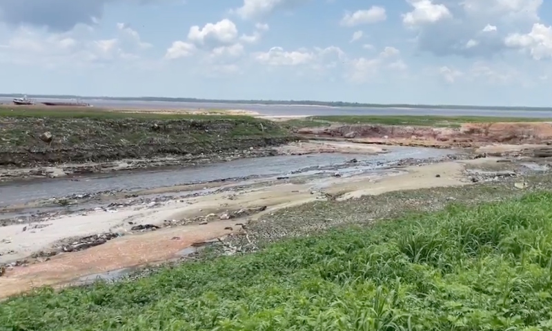 Rio Negro continua secando e atinge menor nível em 122 anos: 12,11 metros