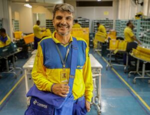 Correios abrem concurso com 3,5 mil vagas e salários até R$ 6,8 mil