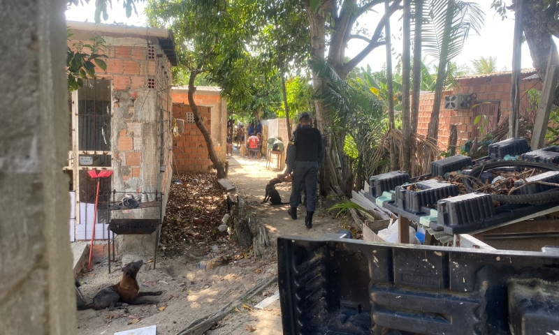 Urgente: pist0leiros inv4dem casa e ex3cut4m homem p3lad0 no Jorge Teixeira; veja vídeo