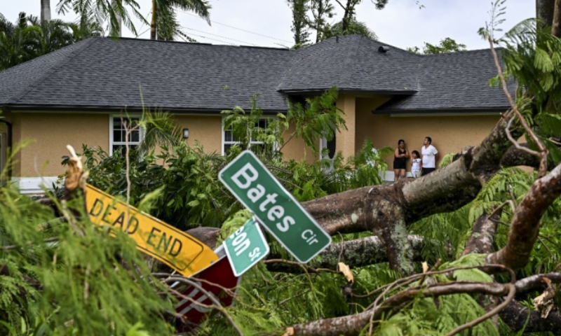 Furacão Milton devasta regiões da Flórida com ventos de até 193 km/h, m0rtes e inundações