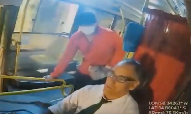 Tudo filmado: homem mata o amante da esposa após descobrir traição; veja vídeo