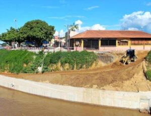 Após indícios de irregularidades, TCU proíbe pagamento de R$ 67 milhões no muro de arrimo em Parintins